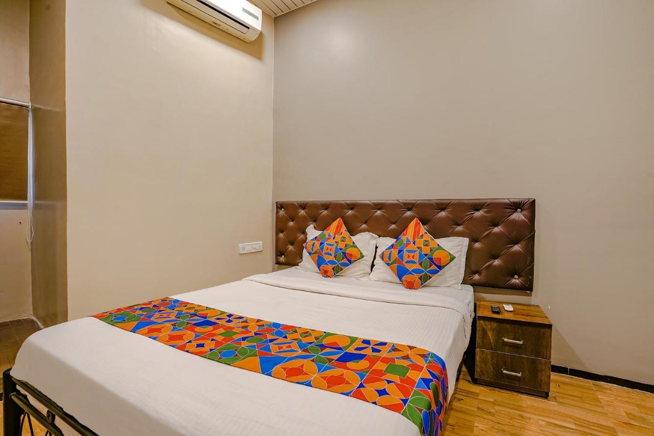 Fabexpress Comfort Stay - Nr Mumbai International Airport Bombaim Exterior foto